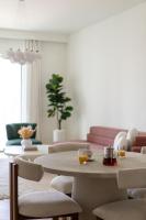 Posezení v ubytování TH-Homes Downtown 2 Bedroom with Burj Khalifa view