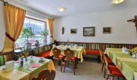 Tourist Hotel Boehmにあるレストランまたは飲食店