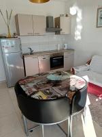 Kuchyňa alebo kuchynka v ubytovaní Apartment Marijan - Rtina