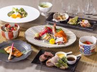 ホテルの敷地内または近くでの食事または食べ物