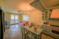 Kuchyň nebo kuchyňský kout v ubytování Apartment Toscana