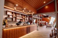 En restaurant eller et andet spisested på NATARASA Cottage