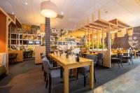 Ein Restaurant oder anderes Speiselokal in der Unterkunft Fletcher Wellness-Hotel Helmond 