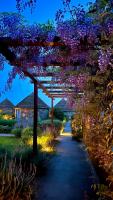 Vonkajšia záhrada v ubytovaní Is Cheas wine farm boutique hotel