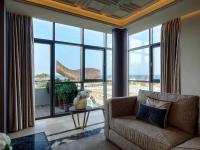 A television and/or entertainment centre at Sofitel Barcelona Skipper
