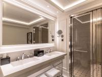 A bathroom at Sofitel Barcelona Skipper