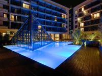 The swimming pool at or close to Sofitel Barcelona Skipper