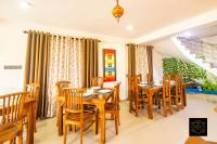 a dining room with a wooden table and chairs at Hotel Mount Castle in Hatton