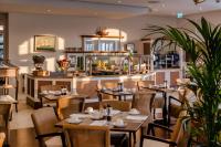 Un restaurante u otro lugar para comer en Precise Resort Schwielowsee - Hotel