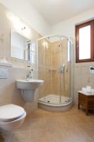 Łazienka w obiekcie Hotel Kardosfa