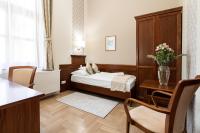 Łóżko lub łóżka w pokoju w obiekcie Hotel Kardosfa