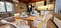Kuchyňa alebo kuchynka v ubytovaní Holiday House Dora - Nice home with nice forest view and Outdoor swimming pool, Whirlpool-Jacuzzi, Sauna, 2 bedrooms and WiFi