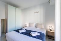 Posteľ alebo postele v izbe v ubytovaní Le Victoria, beau T2 central au pied des plages, piscine, sauna