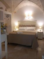 A bed or beds in a room at Antica Via Roma B&B E RELAX