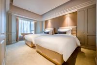 Elegant International Hotel Shanghai - Bund Sichuan Road North Metro Branchにあるベッド