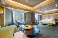 Elegant International Hotel Shanghai - Bund Sichuan Road North Metro Branchにあるベッド