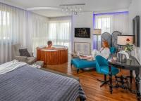 Telewizja i/lub zestaw kina domowego w obiekcie Boutique Hotel Szárcsa