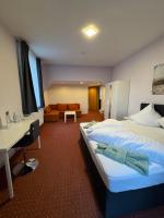 Postel nebo postele na pokoji v ubytování Hotel-Restaurant Christine