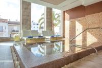Bazén v ubytovaní MarSenses Puerto Pollensa Hotel & Spa Adults Only alebo v jeho blízkosti