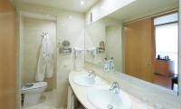 Koupelna v ubytování Sercotel Porta Barcelona