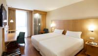 Postel nebo postele na pokoji v ubytování Sercotel Porta Barcelona