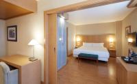 Postel nebo postele na pokoji v ubytování Sercotel Porta Barcelona