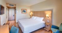 Postel nebo postele na pokoji v ubytování Sercotel Porta Barcelona