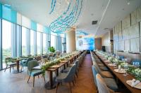 En restaurant eller et andet spisested på Lotus Alacarte Hạ Long Hotel