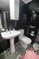 Kúpeľňa v ubytovaní SERENITY yard apartment
