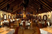 a dining room with tables and chairs in a building at Ardea Purpurea in Villamanrique de la Condesa