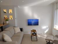 Ein Sitzbereich in der Unterkunft Beach House Rodine - free parking & bikes