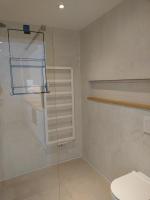 Ein Badezimmer in der Unterkunft Beach House Rodine - free parking & bikes