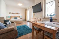 Televízia a/alebo spoločenská miestnosť v ubytovaní Apartamenty na Wyspie - Aquamarina - Budynek A - B - C