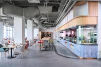 En restaurant eller et andet spisested på M Social Resort Penang