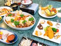 ホテルの敷地内または近くでの食事または食べ物