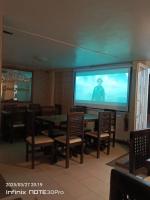 Una televisión o centro de entretenimiento en Hotel Guajacum Riobamba