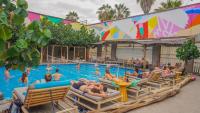 Viajero Huacachina Hostelの敷地内または近くにあるプール