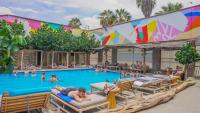 Viajero Huacachina Hostelの敷地内または近くにあるプール