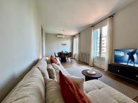 TV a/nebo společenská místnost v ubytování Plaza Sagrada Familia apartment