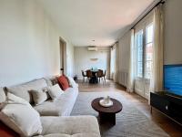 TV a/nebo společenská místnost v ubytování Plaza Sagrada Familia apartment