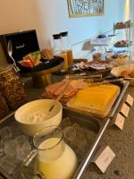 ホテルの敷地内または近くでの食事または食べ物