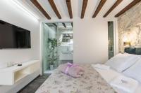 Posteľ alebo postele v izbe v ubytovaní BonBon Old Town Private En-Suite Room
