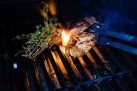 Gril dostupný pro hosty v hotelu