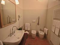Kúpeľňa v ubytovaní Modern holiday home in Foligno - Loc with pool