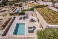 Bazén v ubytovaní Fari Stone Villas alebo v jeho blízkosti