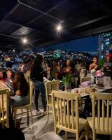 Huéspedes de Apartahotel con Piscina