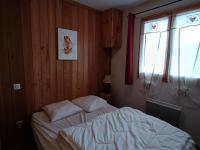 Posteľ alebo postele v izbe v ubytovaní Chalet Du Bois De Suffin N 10 - Appartement cosy à 20m des pistes ! Plein sud - 4 pers. Terrasse - parking couvert MAE-8844