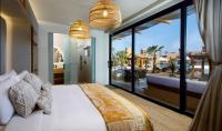Ein Bett oder Betten in einem Zimmer der Unterkunft Terra Solis Dubai
