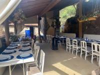 Restaurace v ubytování Unique Tiny House with Natural Building Techniques