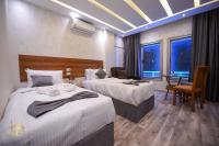 swiss hotel downtownにあるベッド